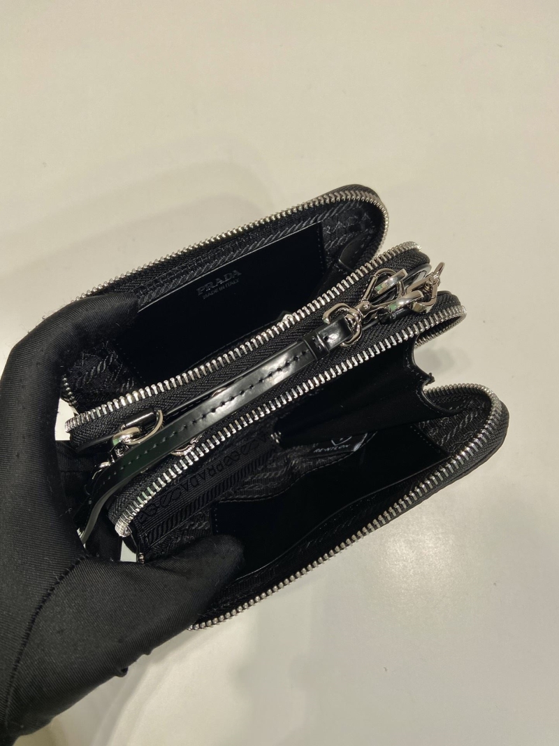 Pra*a triangle pouch